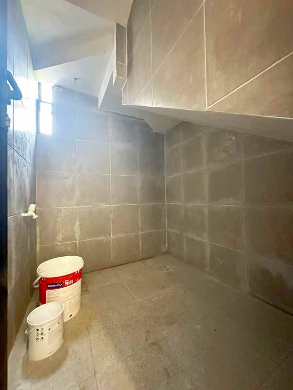 dijual rumah condet
