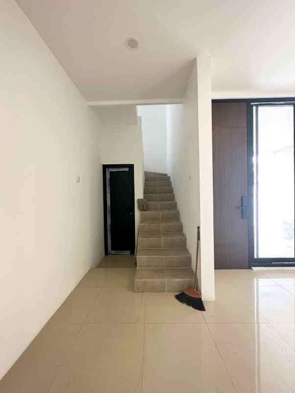 dijual rumah condet