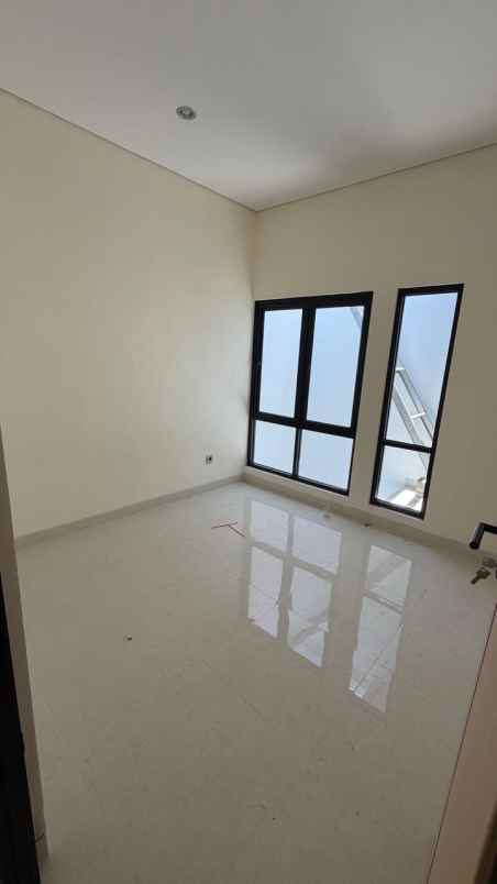 dijual rumah condongcatur