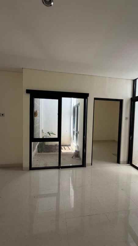 dijual rumah condongcatur