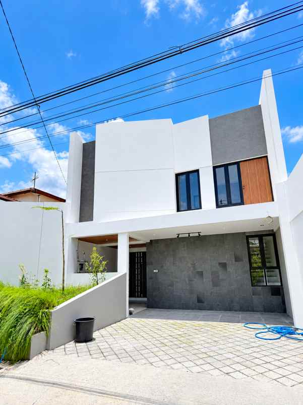 dijual rumah condongcatur