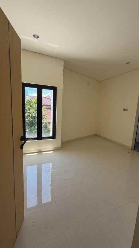dijual rumah condongcatur