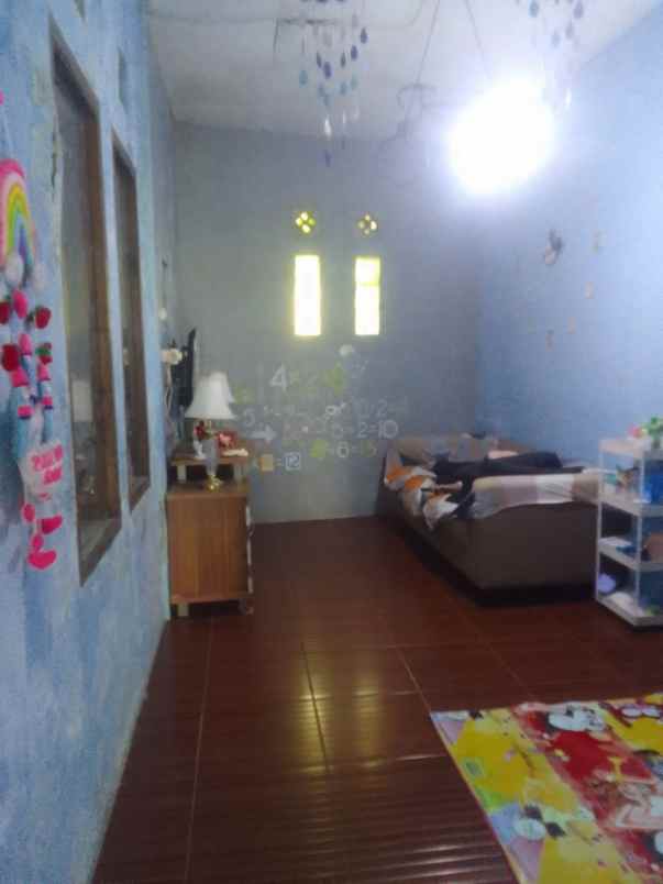 dijual rumah dalam komplek cipageran kolmas