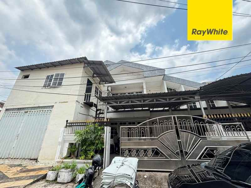 dijual rumah darmo baru barat