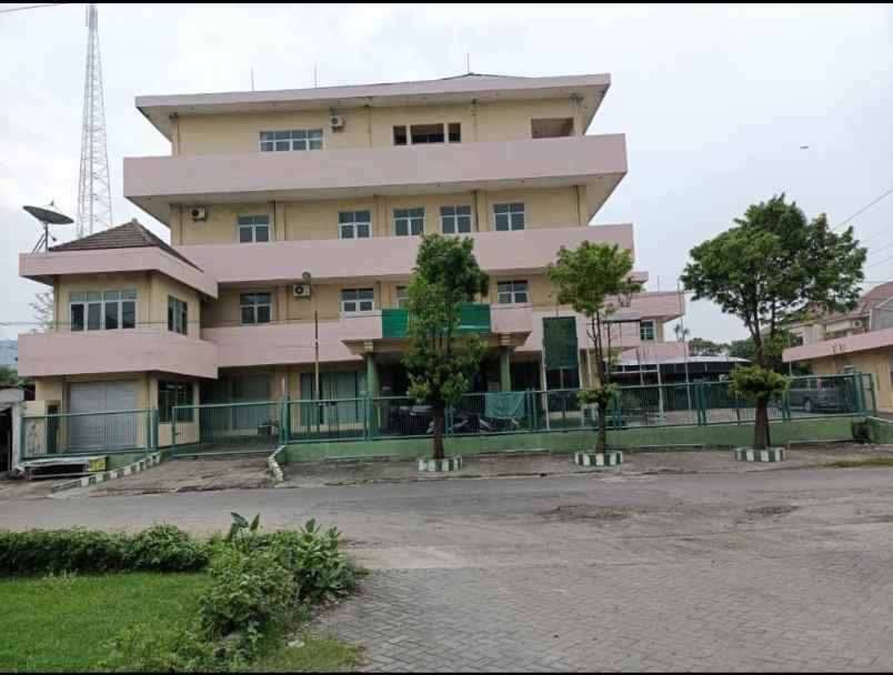 dijual rumah darmo permai