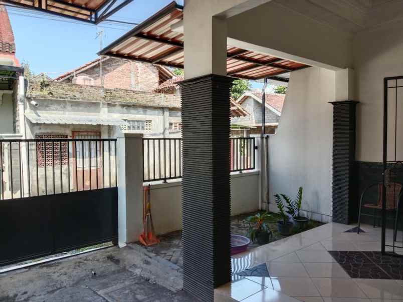 dijual rumah dekat kampus upn