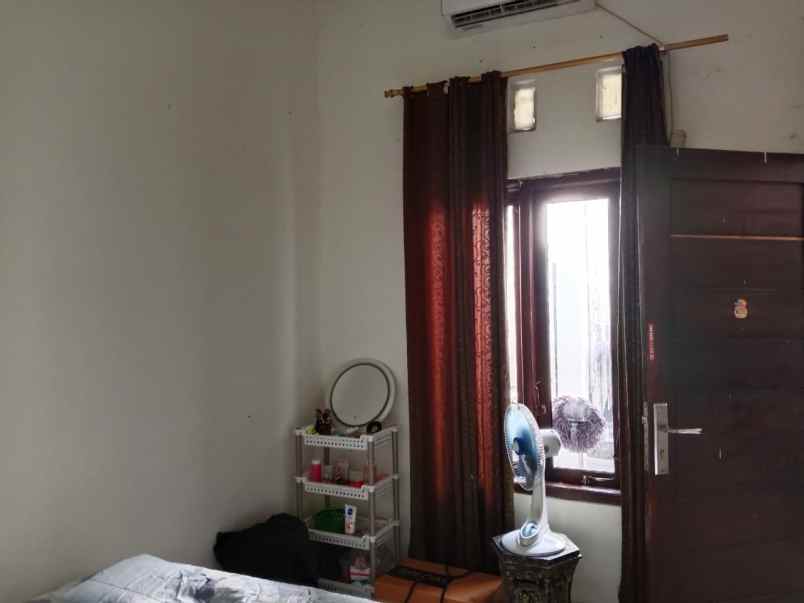 dijual rumah dekat kampus upn