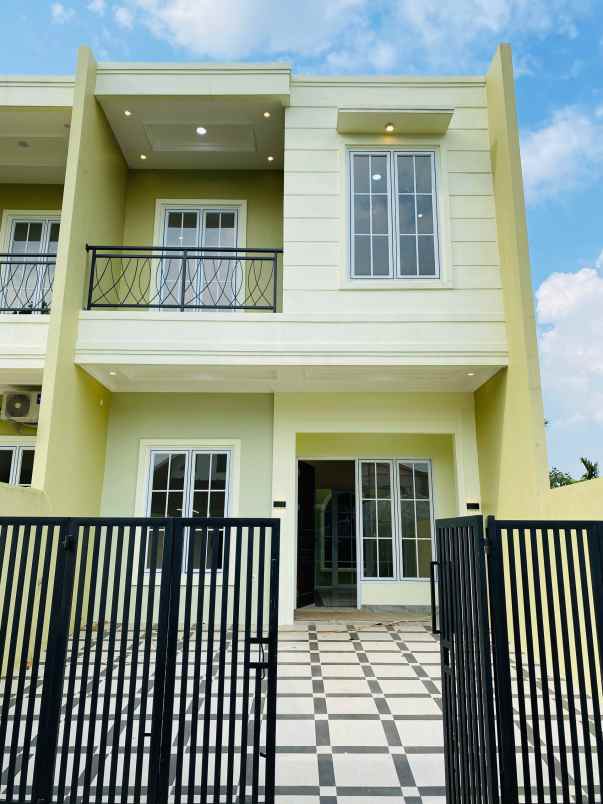dijual rumah depan alun alun gdc depok