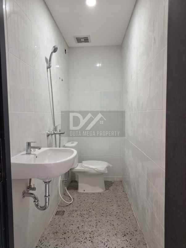 dijual rumah design villa di serpong garden