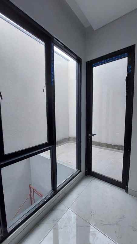 dijual rumah dharmahusada indah