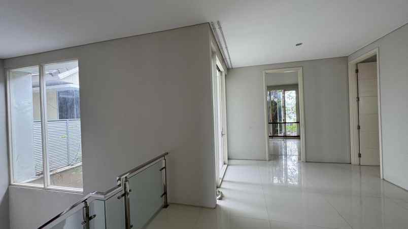 dijual rumah di citraland surabaya barat