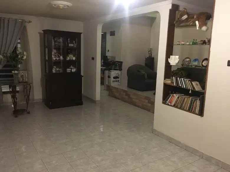 dijual rumah di kawasan karangtengah