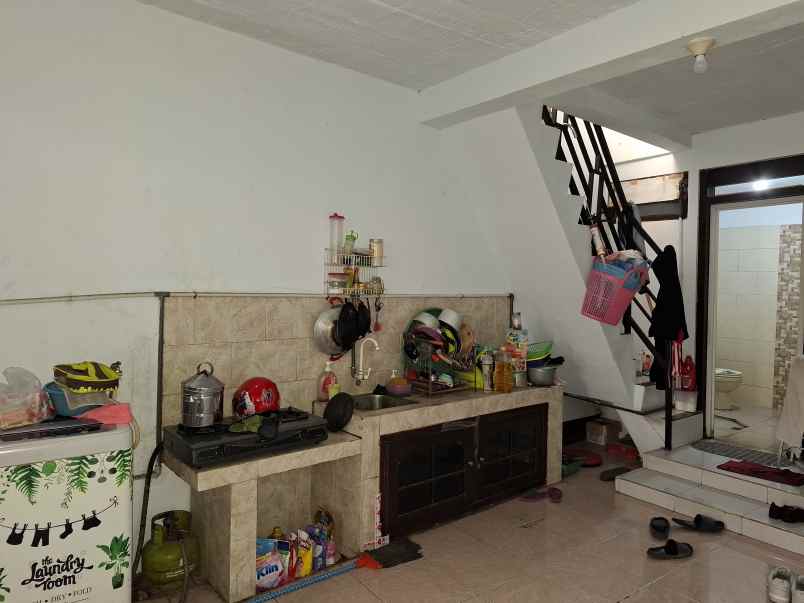 dijual rumah di pusat kota jember jl kenanga