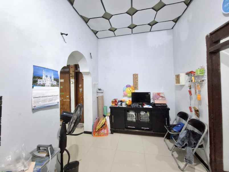 dijual rumah di pusat kota jember jl kenanga