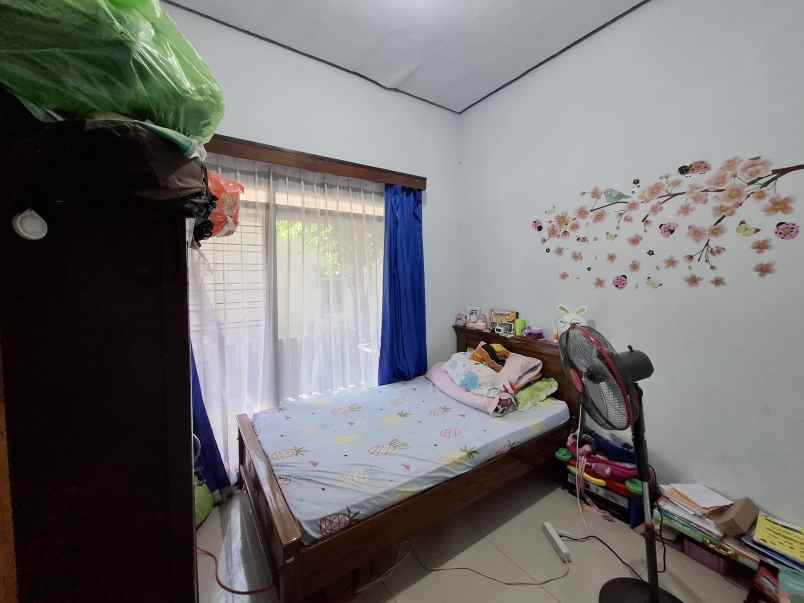 dijual rumah di pusat kota jember jl kenanga