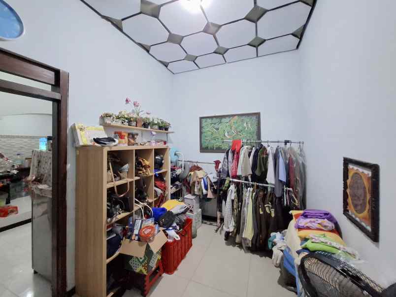 dijual rumah di pusat kota jember jl kenanga