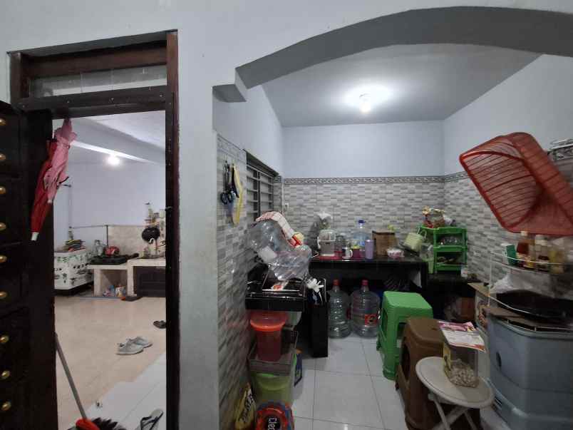 dijual rumah di pusat kota jember jl kenanga