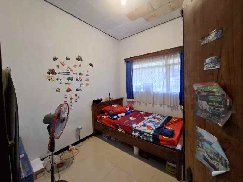 dijual rumah di pusat kota jember jl kenanga