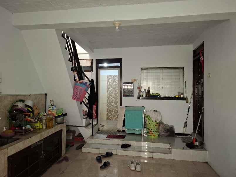 dijual rumah di pusat kota jember jl kenanga