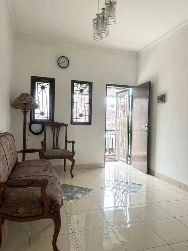dijual rumah di raffles hills cibubur