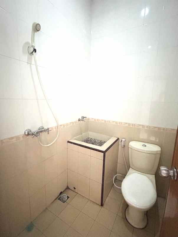 dijual rumah di raffles hills cibubur