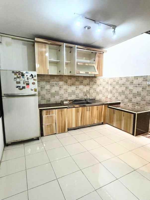 dijual rumah di raffles hills cibubur