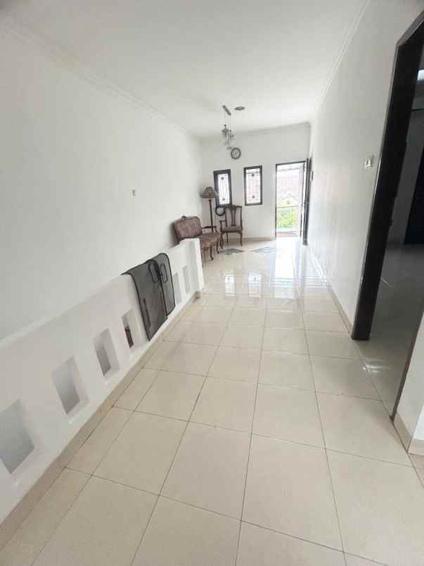 dijual rumah di raffles hills cibubur