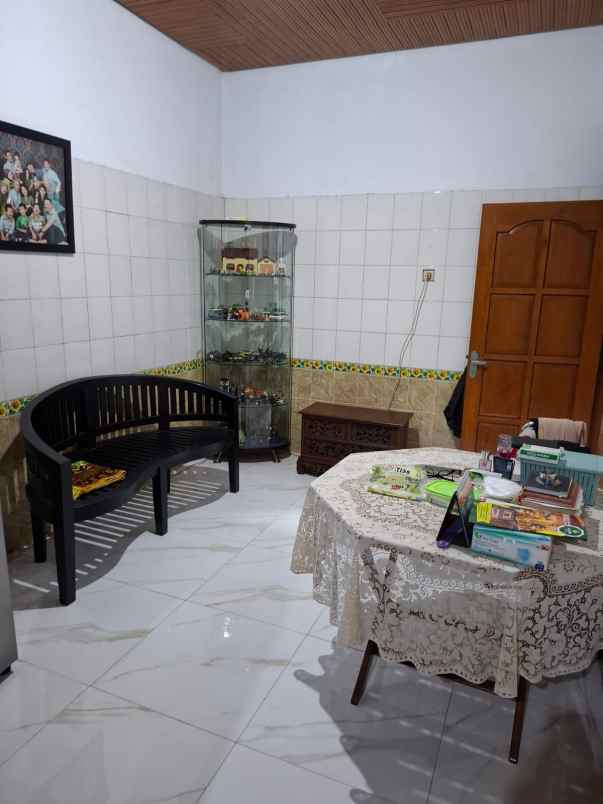 dijual rumah dukuh kupang