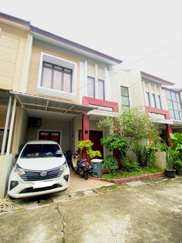 dijual rumah duren sawit