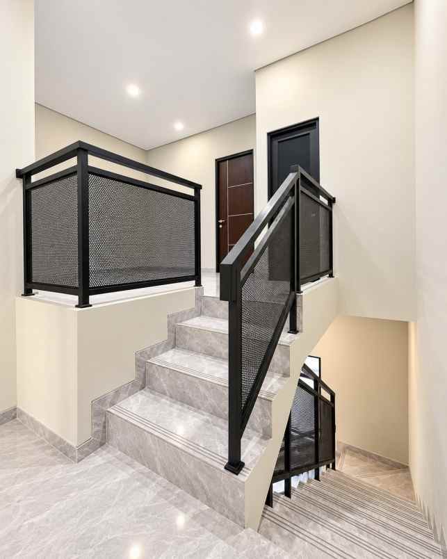 dijual rumah duren sawit