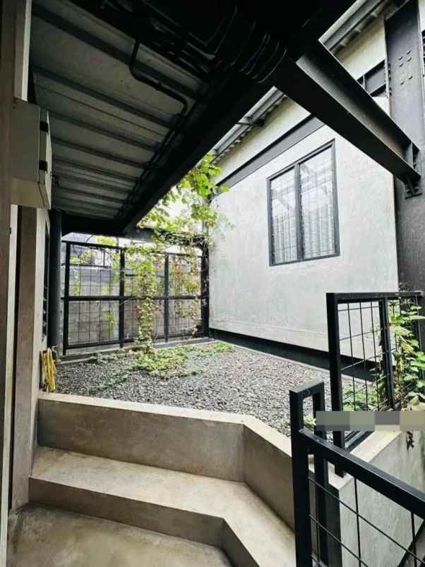 dijual rumah emerald bintaro