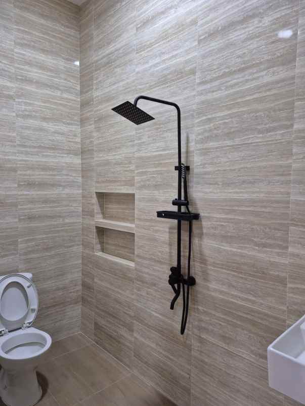 dijual rumah gading harmony