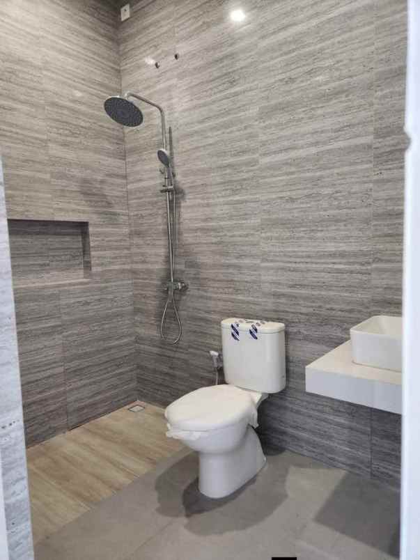 dijual rumah gayungsari barat