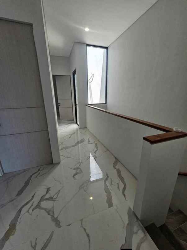 dijual rumah gayungsari barat