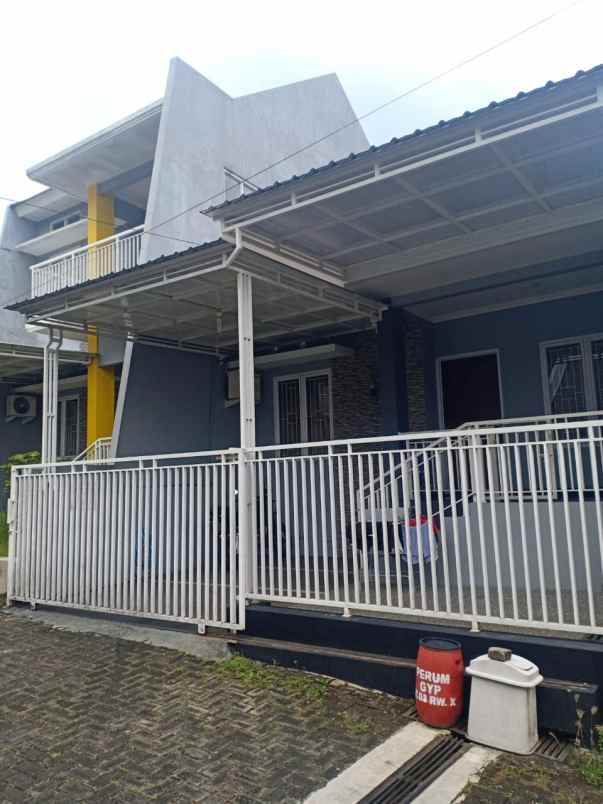 dijual rumah gedawang
