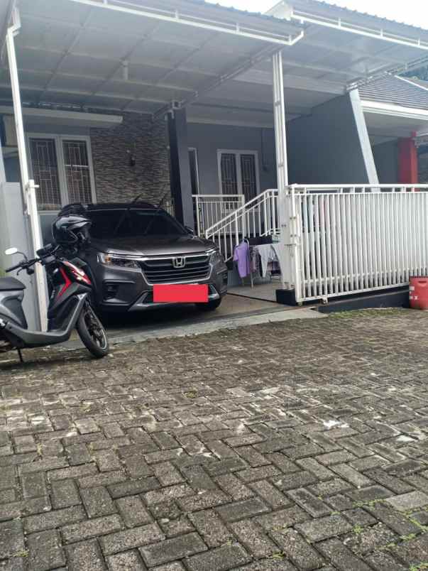 dijual rumah gedawang