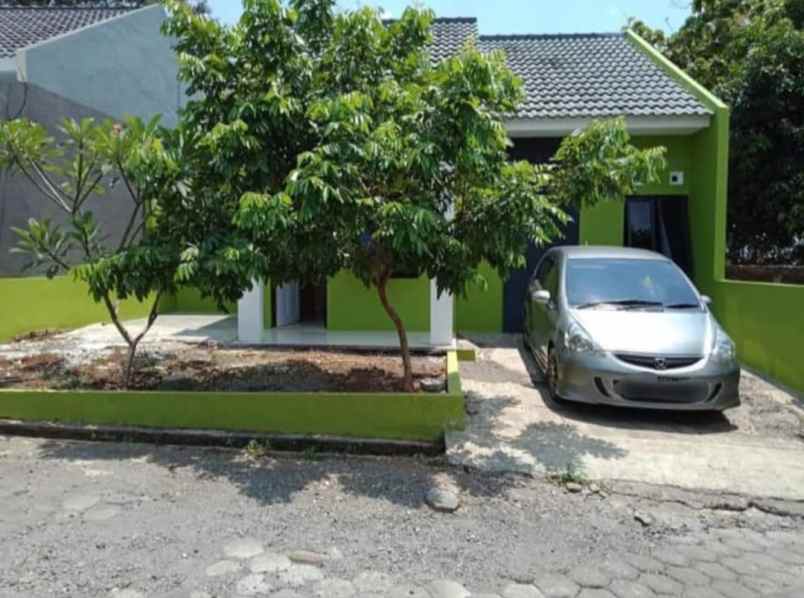 dijual rumah gedawang