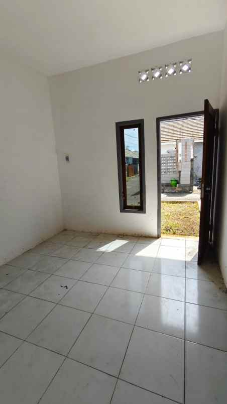 dijual rumah genitri kedungrejo pakis