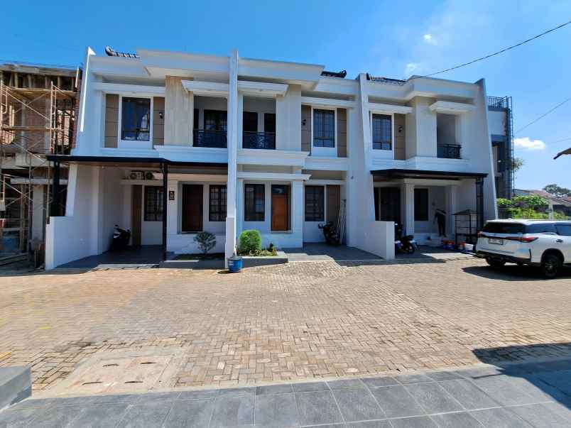 dijual rumah grafika utama