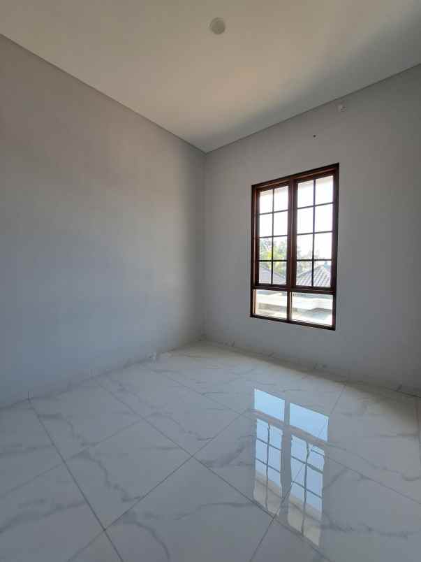 dijual rumah grafika utama