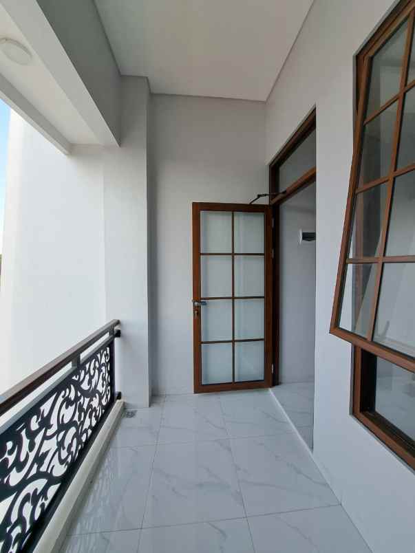 dijual rumah grafika utama