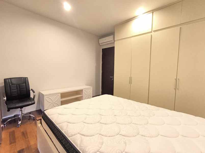 dijual rumah graha famili wiyung