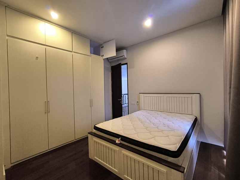 dijual rumah graha famili wiyung