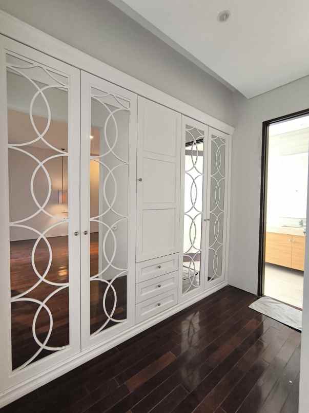 dijual rumah graha famili wiyung