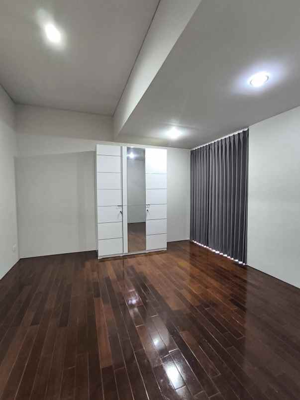 dijual rumah graha famili wiyung