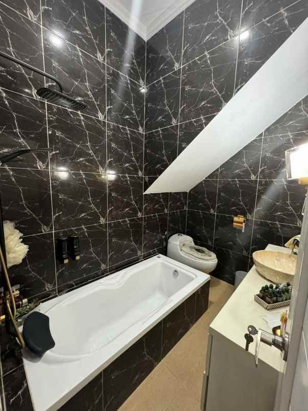 dijual rumah green garden serpong 3