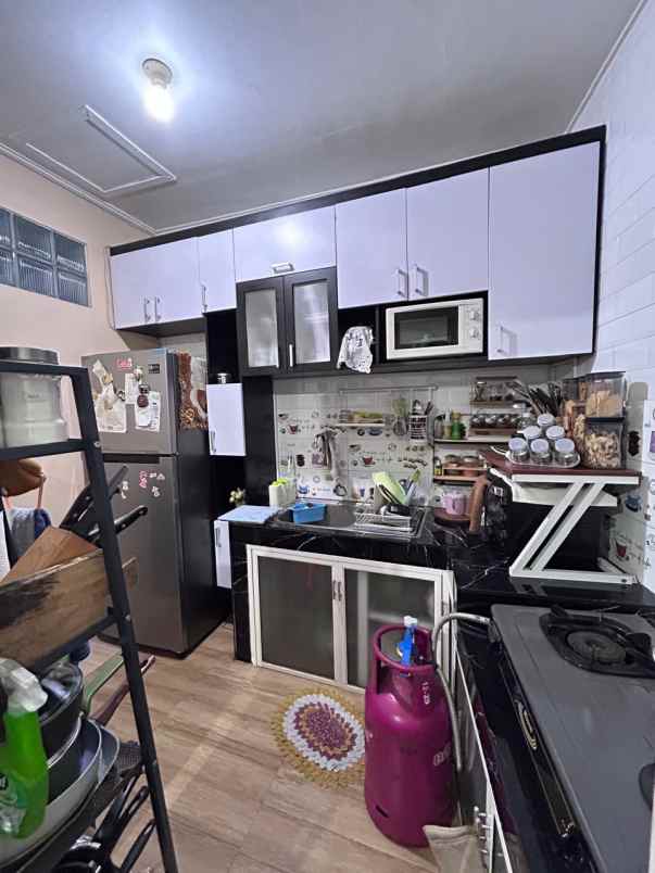 dijual rumah griya medoho asri
