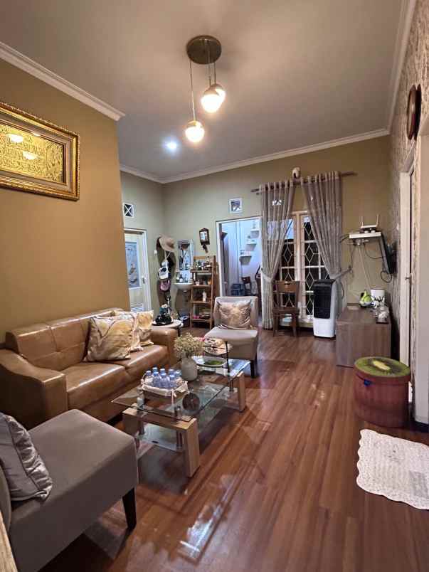 dijual rumah griya medoho asri