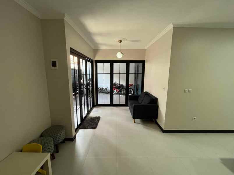 dijual rumah griya winays