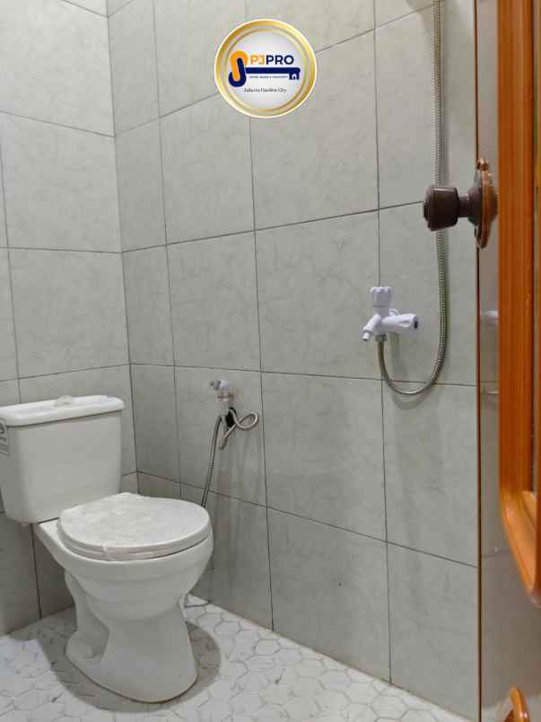 dijual rumah harapan indah cluster